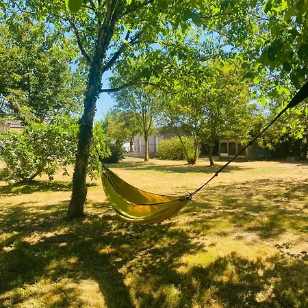 La Belle étoile Piscine Intérieure Chauffée Hébergement de vacances Pougne-Hérisson