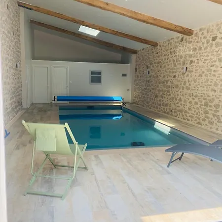 La Belle étoile Piscine Intérieure Chauffée Pougne-Hérisson