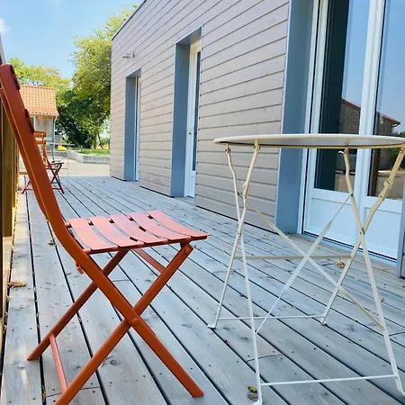 La Belle étoile Piscine Intérieure Chauffée Hébergement de vacances Pougne-Hérisson