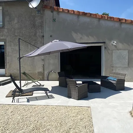 La Belle étoile Piscine Intérieure Chauffée Hébergement de vacances Pougne-Hérisson